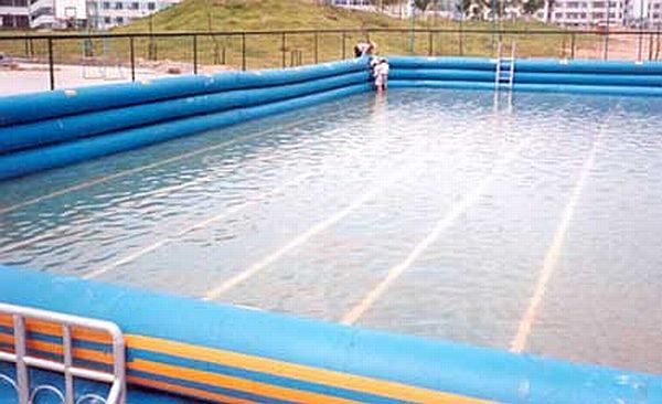 Inflatable swimming pool