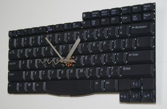 laptop keyboard wall clock1