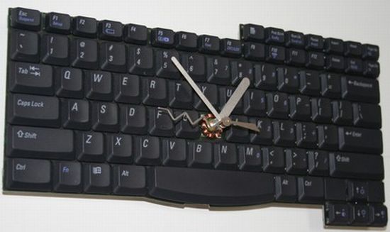 laptop keyboard wall clock2