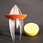 Octopus juicer for quick and easy fruit juice extraction